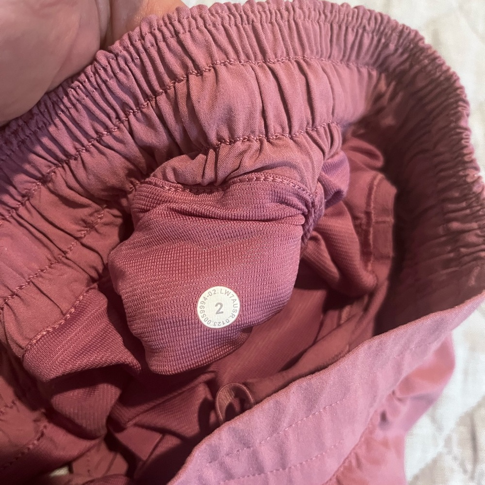 Lululemon Hotty Hot shorts - Picture 5 of 6